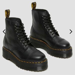 NWOT Dr Marten Sinclair Milled Nappa Leather Platform Boots